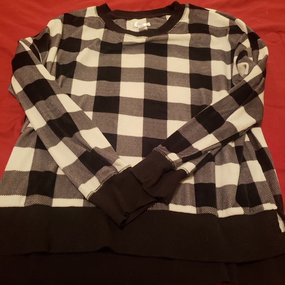 Beautiful long sleeved black and white blouse - Picture 1 of 3